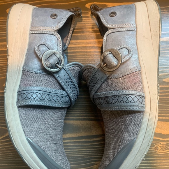 Bzees 9.5 medium shoes sneakers slip on good used condition - Picture 5 of 6